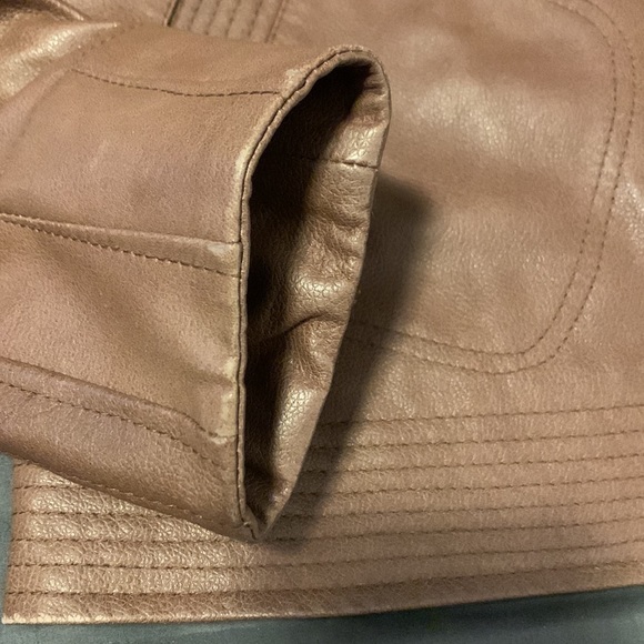 Danier women’s leather jacket - Picture 3 of 10